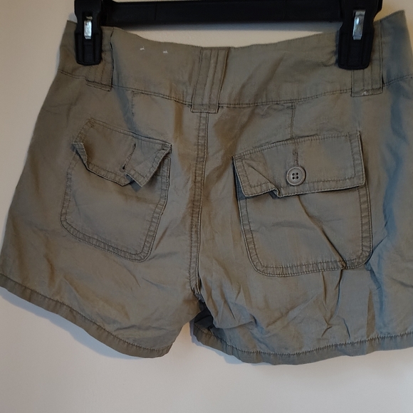 SO Women's Light Tan Cargo Shorts - Picture 4 of 6